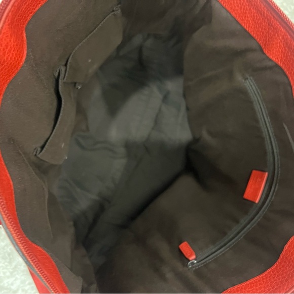 Gucci GG Charm Dome Leather Handbag. - Picture 14 of 16